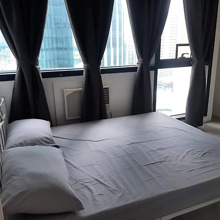 Spacious 2 Bedroom Unit With Pool マニラ市 エクステリア 写真