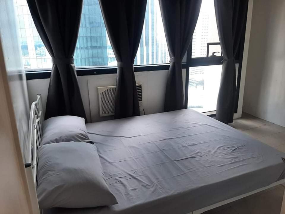 Spacious 2 Bedroom Unit With Pool マニラ市 エクステリア 写真