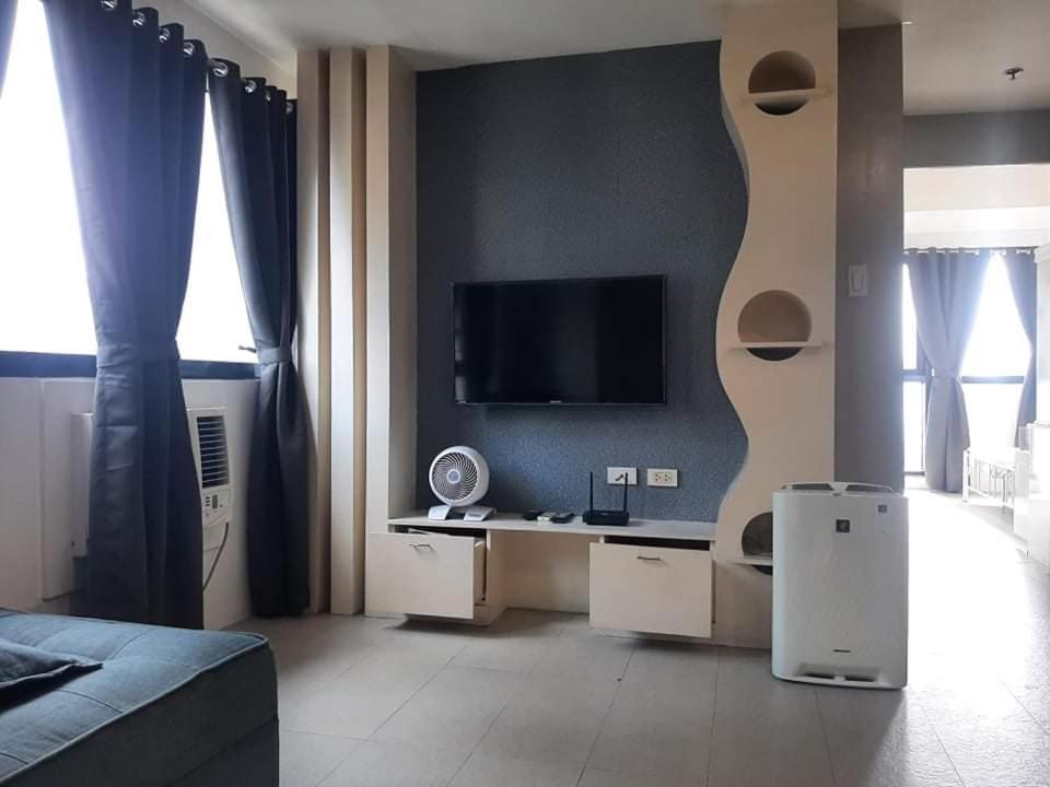 Spacious 2 Bedroom Unit With Pool マニラ市 エクステリア 写真