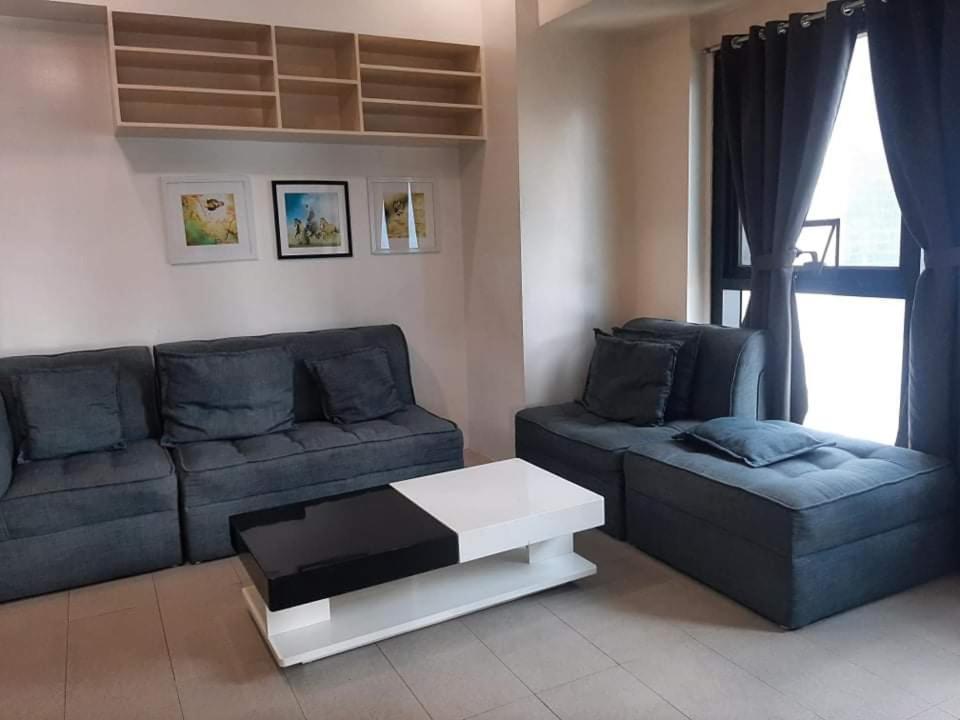 Spacious 2 Bedroom Unit With Pool マニラ市 エクステリア 写真
