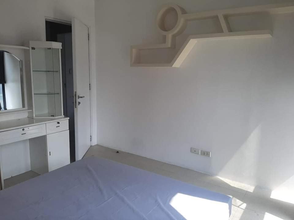 Spacious 2 Bedroom Unit With Pool マニラ市 エクステリア 写真