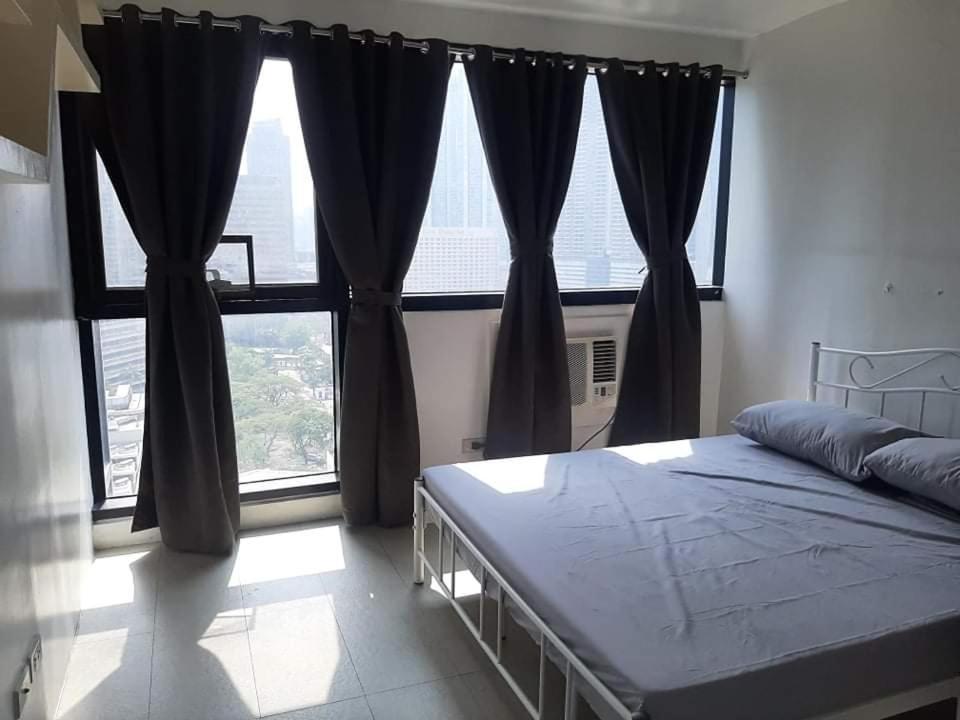 Spacious 2 Bedroom Unit With Pool マニラ市 エクステリア 写真