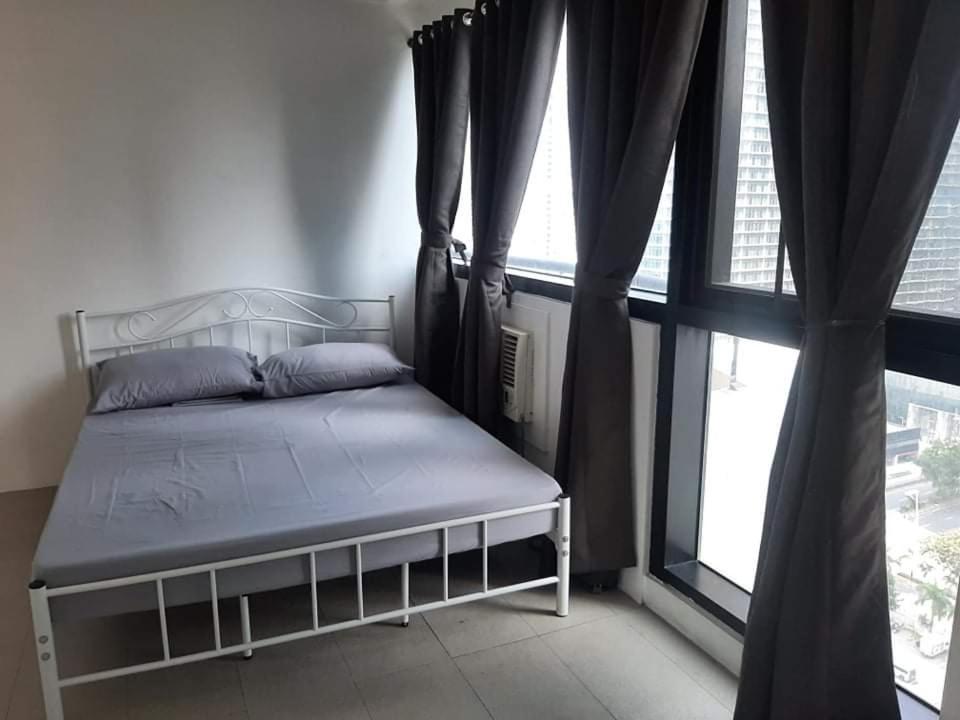 Spacious 2 Bedroom Unit With Pool マニラ市 エクステリア 写真